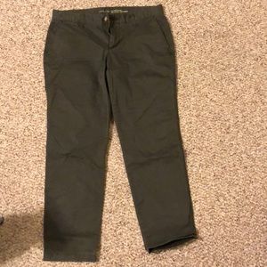 GAP Girlfriend Khaki Capri. Size 4.